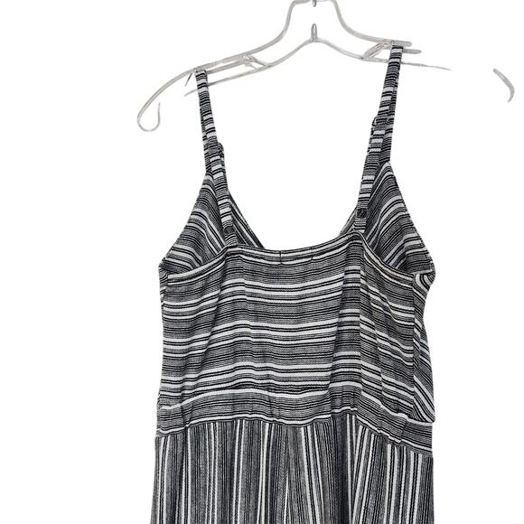 Eyeshadow Stripe Sleeveless Crop Jumpsuit V-Neck Wide Leg Black White Size Small - Picture 6 of 8